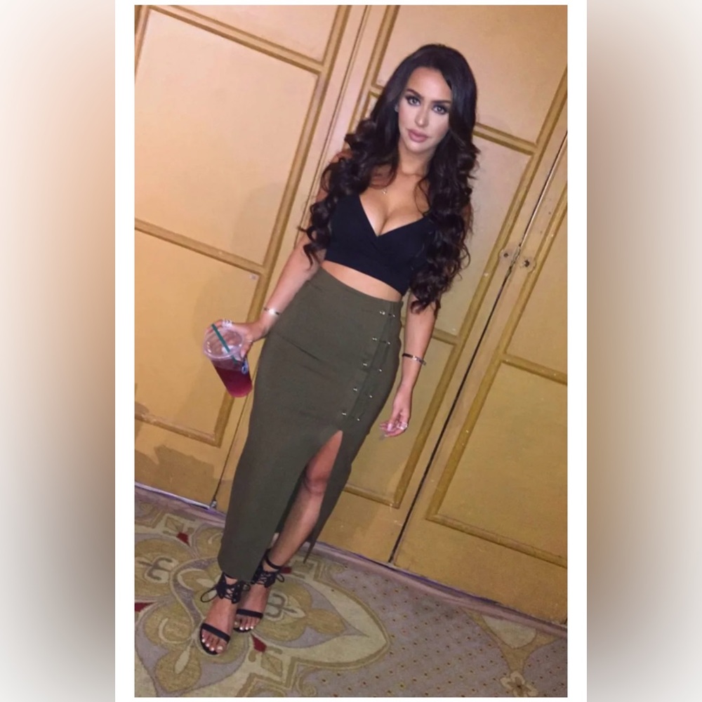 MISSGUIDED green skirt with metal hardware